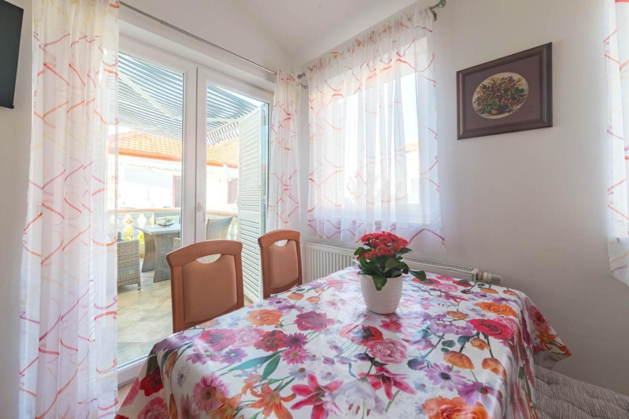 Apartmani Lenka อูกล์ยัน ภายนอก รูปภาพ