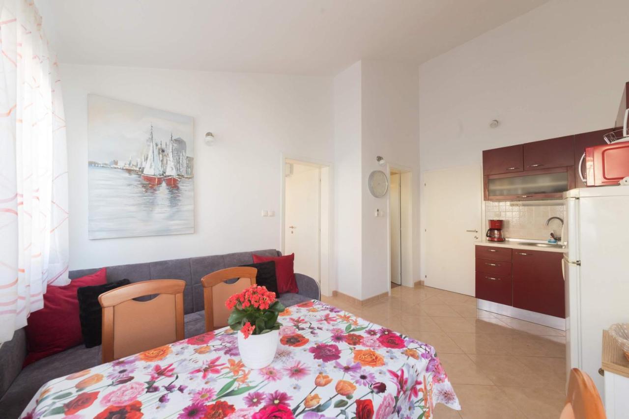 Apartmani Lenka อูกล์ยัน ภายนอก รูปภาพ
