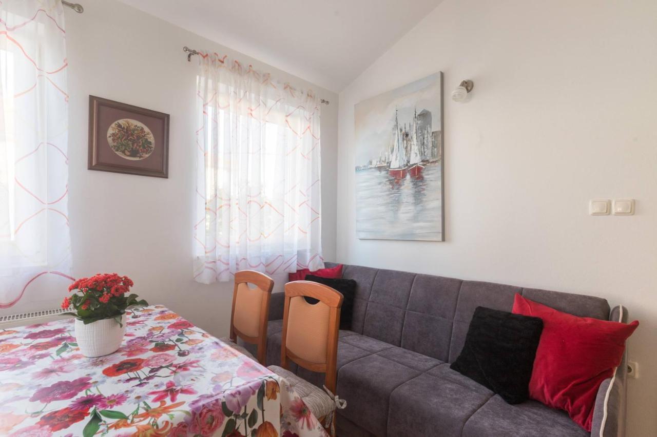 Apartmani Lenka อูกล์ยัน ภายนอก รูปภาพ