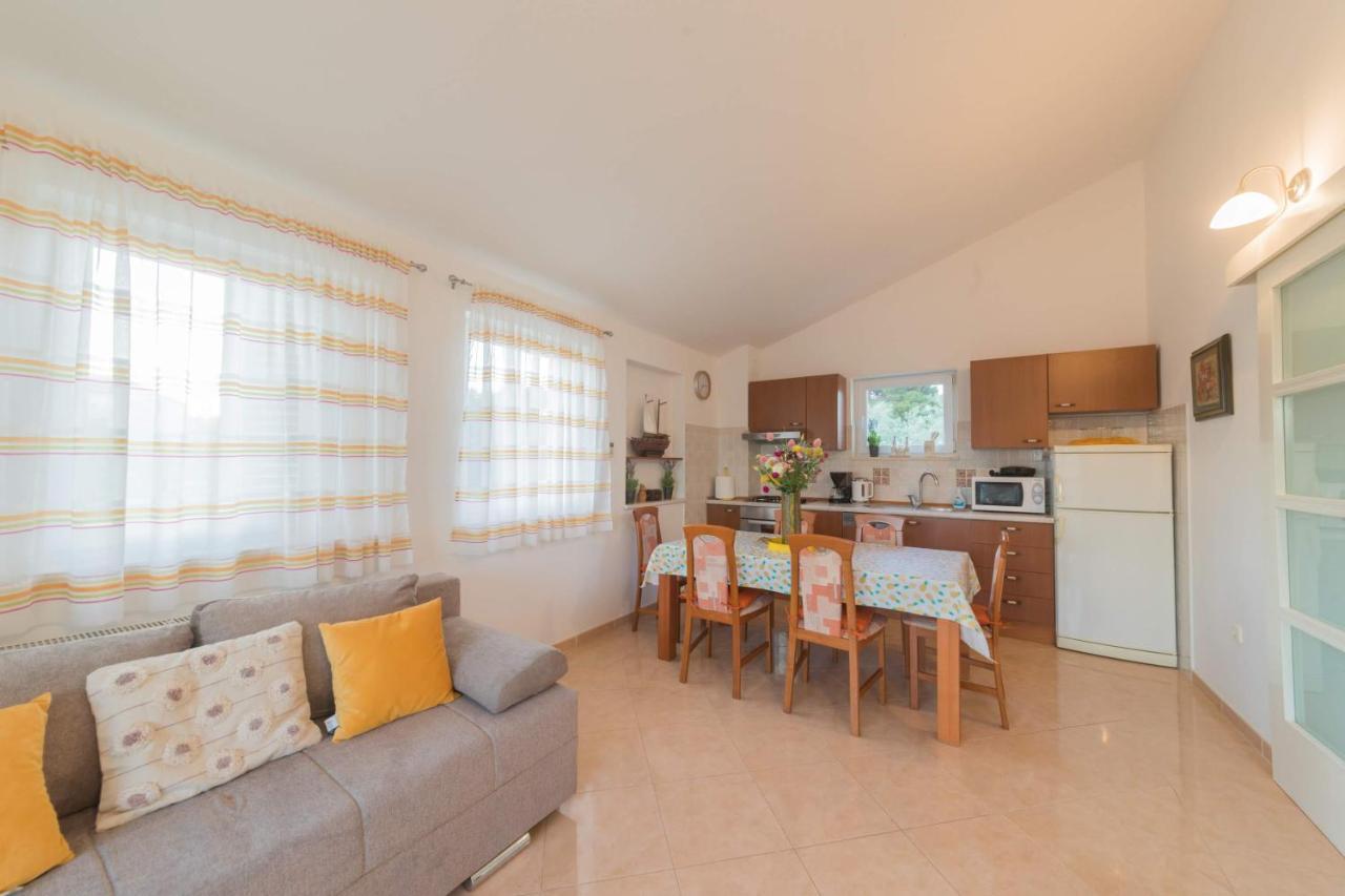 Apartmani Lenka อูกล์ยัน ภายนอก รูปภาพ